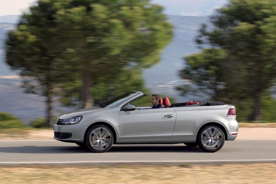  Volkswagen Golf Cabrio 2011 года  (фото 18 из 69)